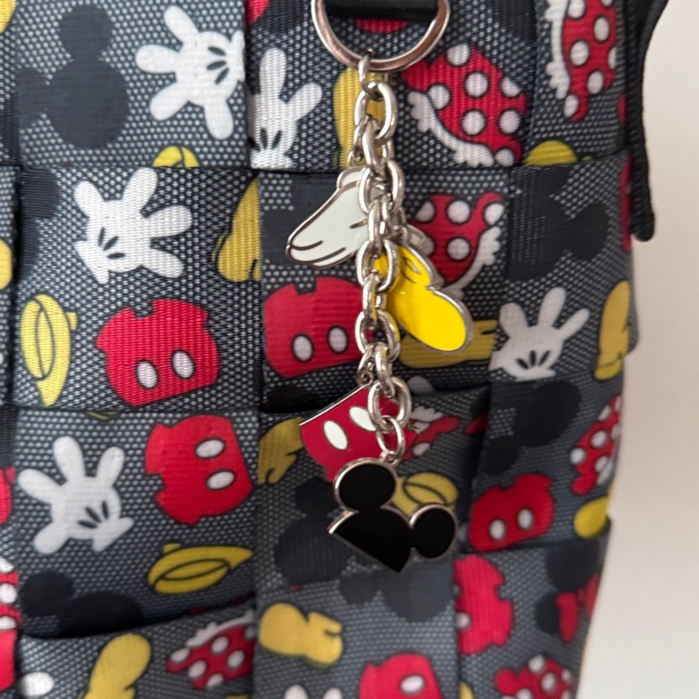 New Harvey's Seatbelt Mickey I Love You to Pieces Tote - Picture 5 of 11